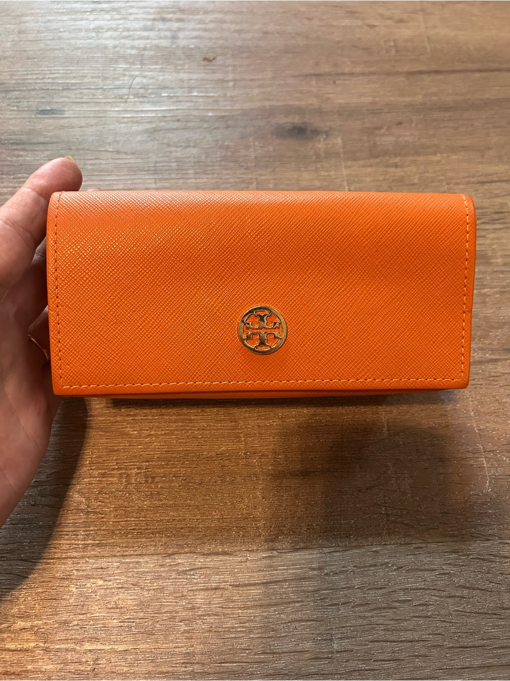 Tory Burch Case Womens Orange Crosshatch Snap Closure Logo Medallion